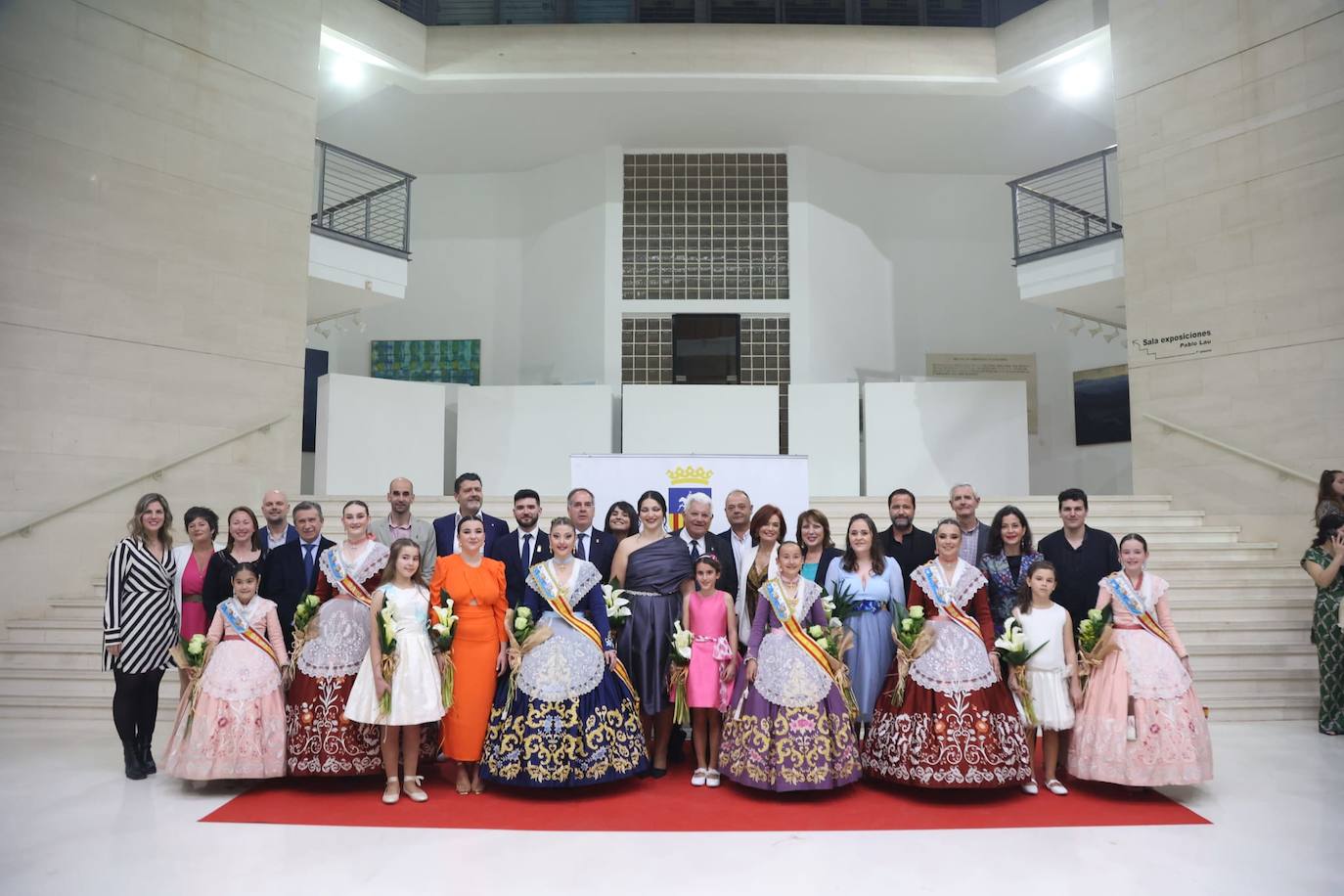 Imagen principal - Alejandra Gentile y Júlia Andreo son las Reinas de las Fiestas del Cristo 2023 de Sant Joan