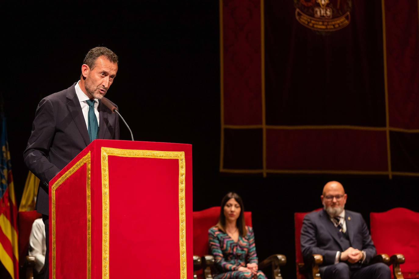 El emotivo pregón de María Asunción Berbegal pone en pie al Gran Teatro