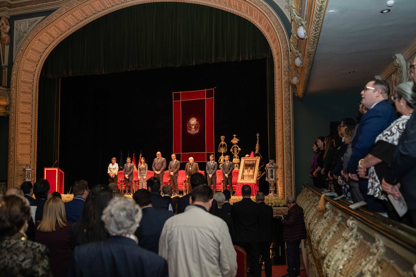 El emotivo pregón de María Asunción Berbegal pone en pie al Gran Teatro