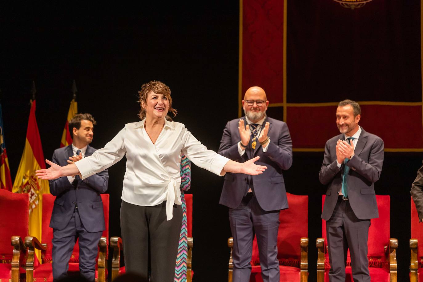El emotivo pregón de María Asunción Berbegal pone en pie al Gran Teatro