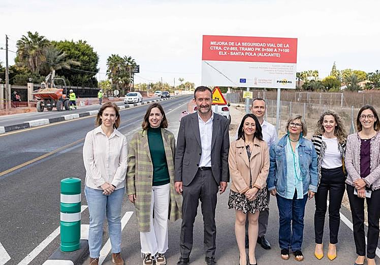 La consellera de Política Territorial, Obras Públicas y Movilidad, el alcalde de Elche, y las ediles de Movilidad y de Infraestructuras del Ayuntamiento ilicitano.
