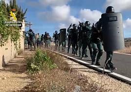 Imágenes de la actuación de la Guardia Civil.