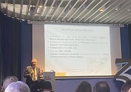 El director general del Agua, Teodoro Estrela, explica las inversiones del Gobierno central en materia hídrica en la provincia.