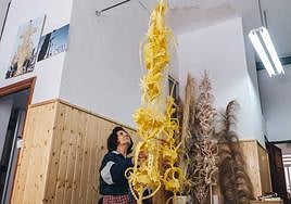 El trabajo de la palma blanca que realizan en la empresa ilicitana Serrano Valero.