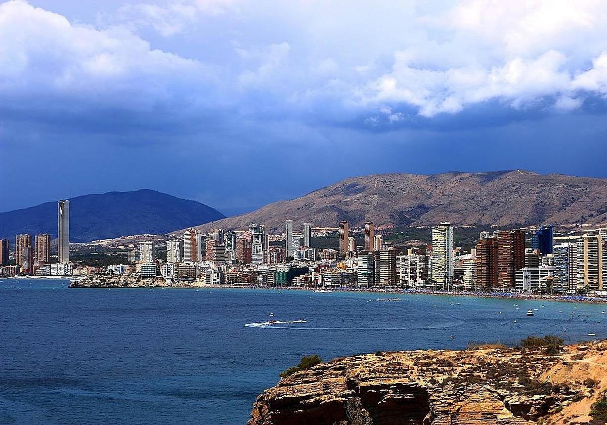 Vistas de la playa de Levante en Benidorm.