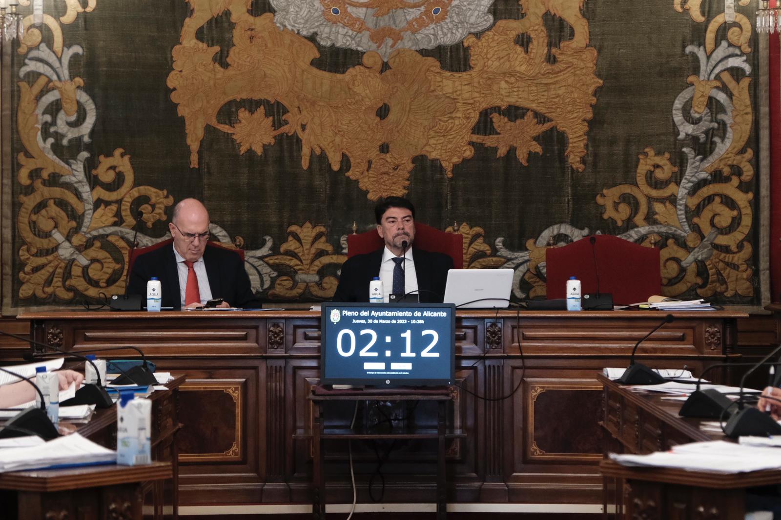 El alcalde, Luis Barcala, durante el pleno