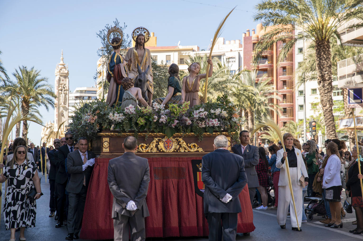 Cientos de personas acuden a &#039;La Burrita&#039; en Alicante este Domingo de Ramos