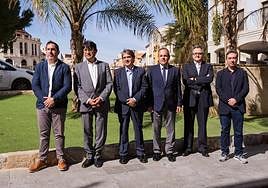 Los representantes de las organizaciones empresariales reunidos, este viernes, en el Casino Orcelitano.