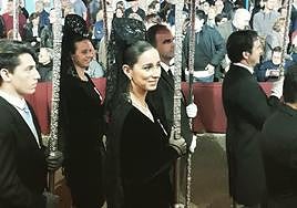 La alicantina Paloma Catalá durante una procesión como dama de mantilla.