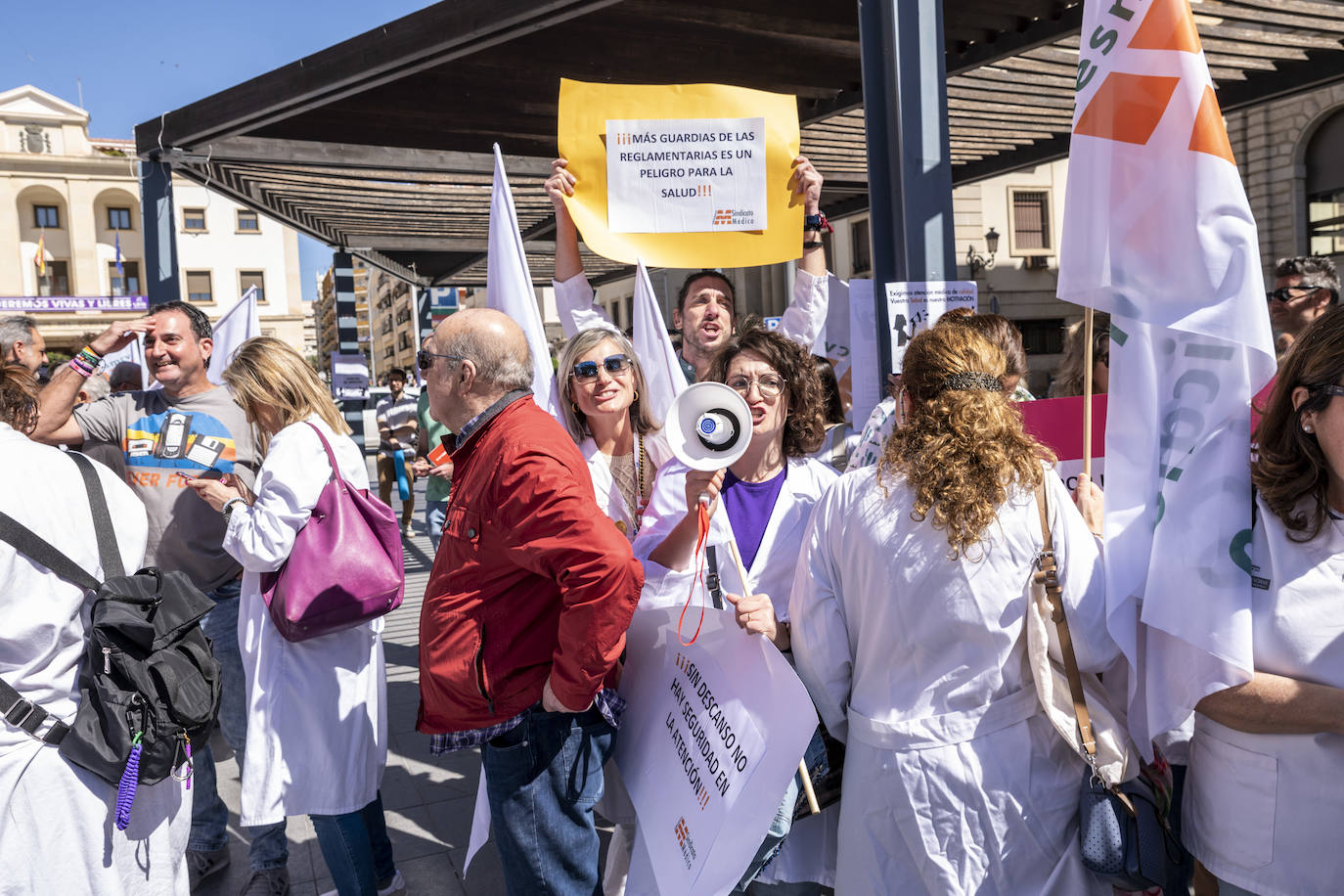 La protesta de los médicos de Alicante en imágenes