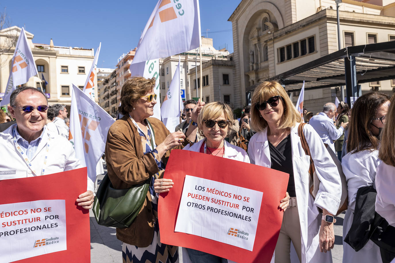 La protesta de los médicos de Alicante en imágenes