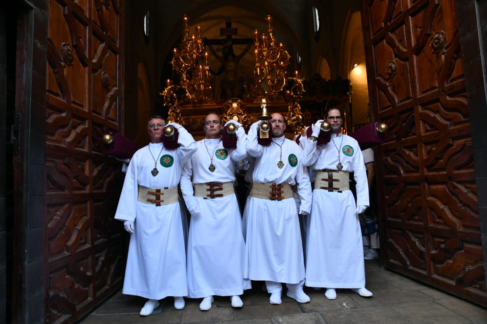El Cristo Del Mar y la Virgen del Dolor se arrodillan ante Alicante el Martes Santo