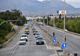 Tráfico en la rotonda de entrada a Alicante por la Universidad