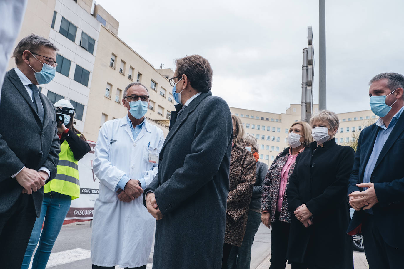 Visita de Puig y Mínguez a las obras de ampliación de las Urgencias del Dr. Balmis de Alicante.
