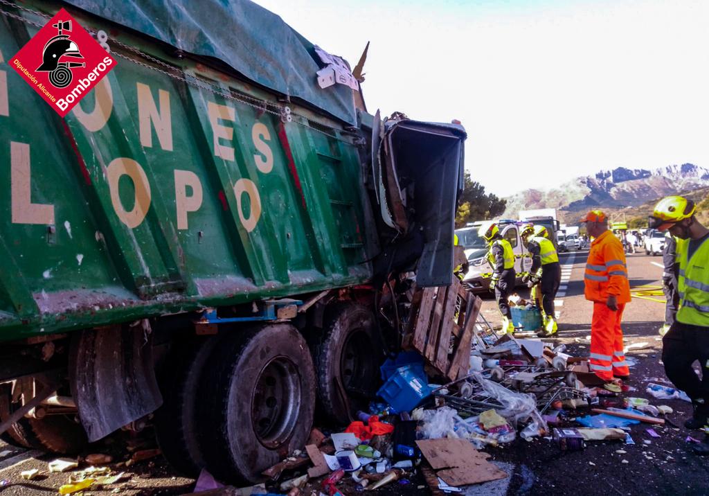 La carga del camión accidentado