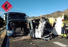 Imagen del accidente que ha causado grandes retenciones en la AP-7.