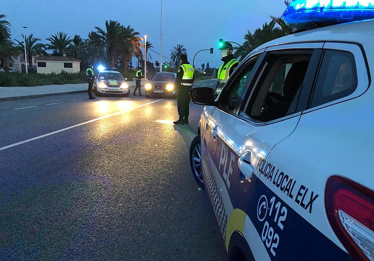 Imagen de archivo de un control de la Policía Local de Elche