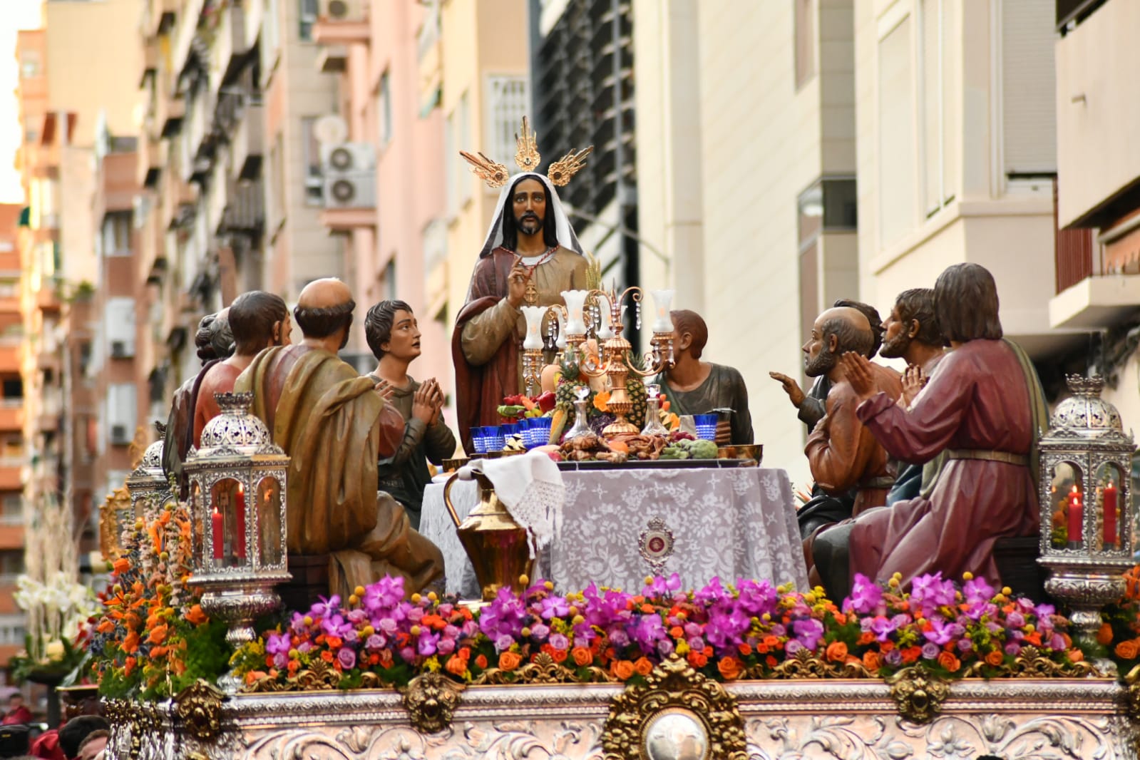 La imponente Santa Cena vuelve a las calles de Alicante