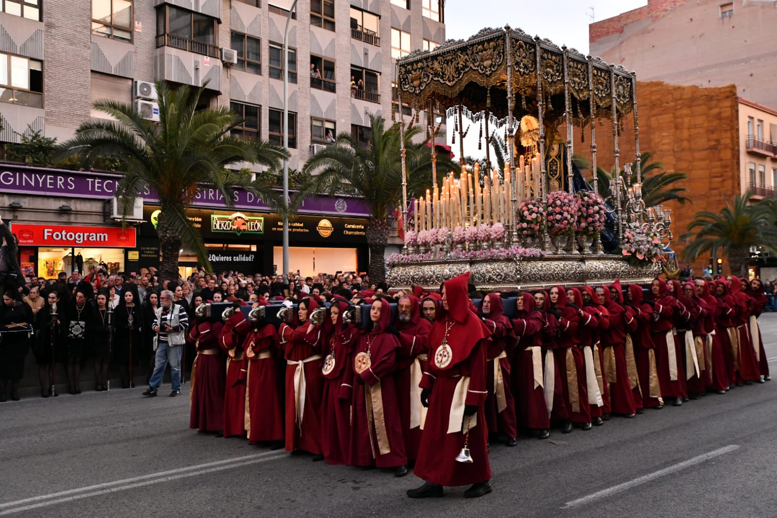 La imponente Santa Cena vuelve a las calles de Alicante
