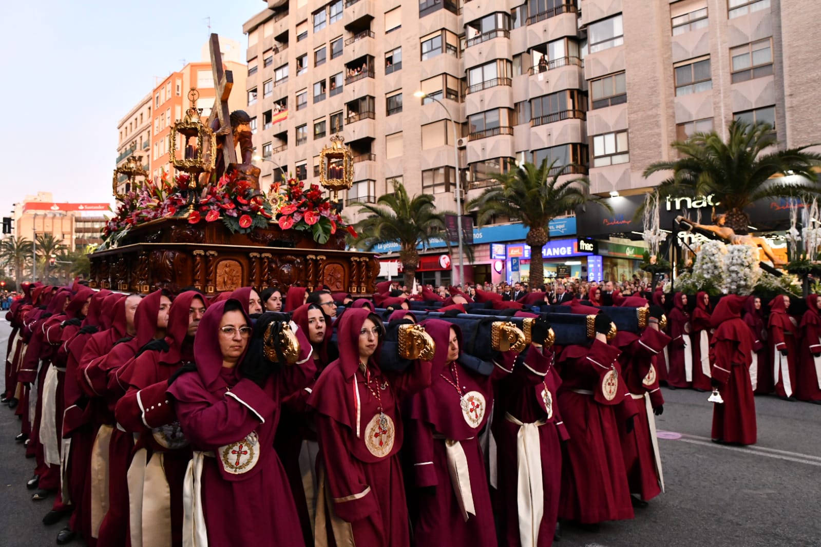 La imponente Santa Cena vuelve a las calles de Alicante