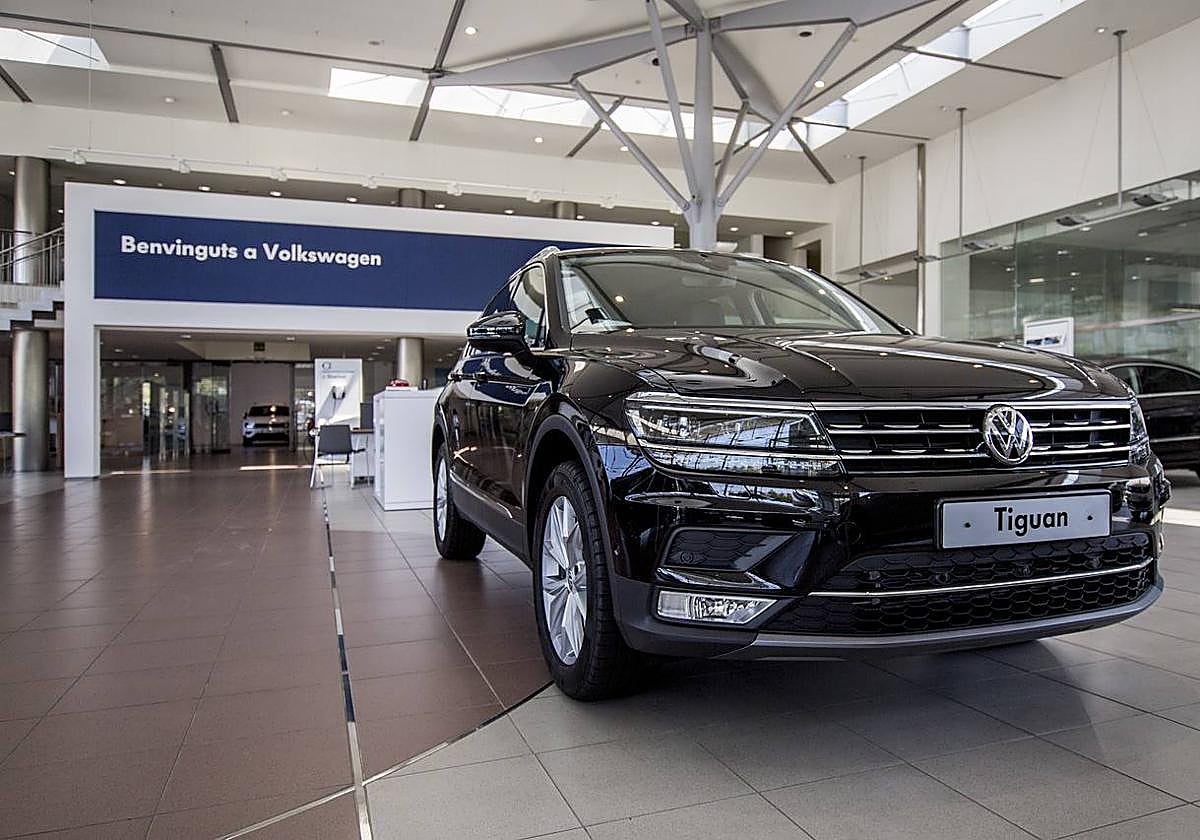 Coche en un concesionario