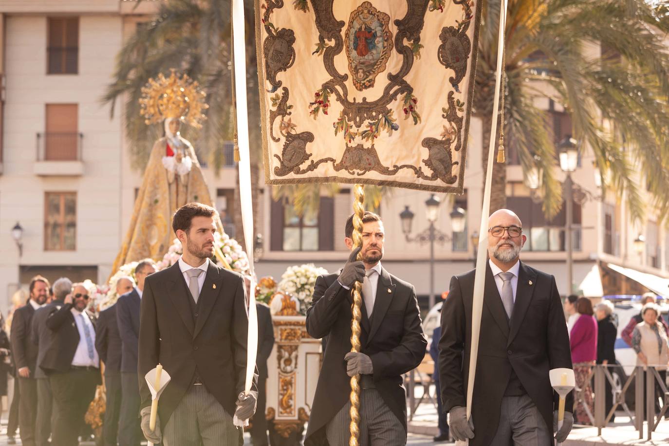 La Procesión de las Aleluyas tiñe de color el Domingo de Pascua en Elche