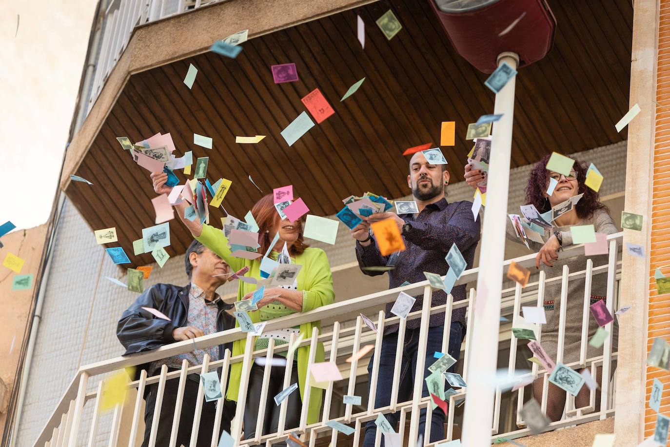 La Procesión de las Aleluyas tiñe de color el Domingo de Pascua en Elche