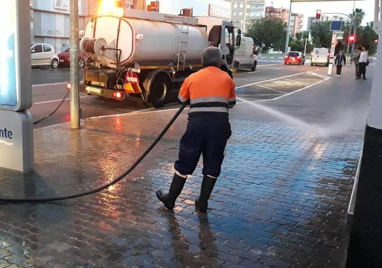 La nueva contrata de limpieza no entrará a funcionar hasta después de Hogueras