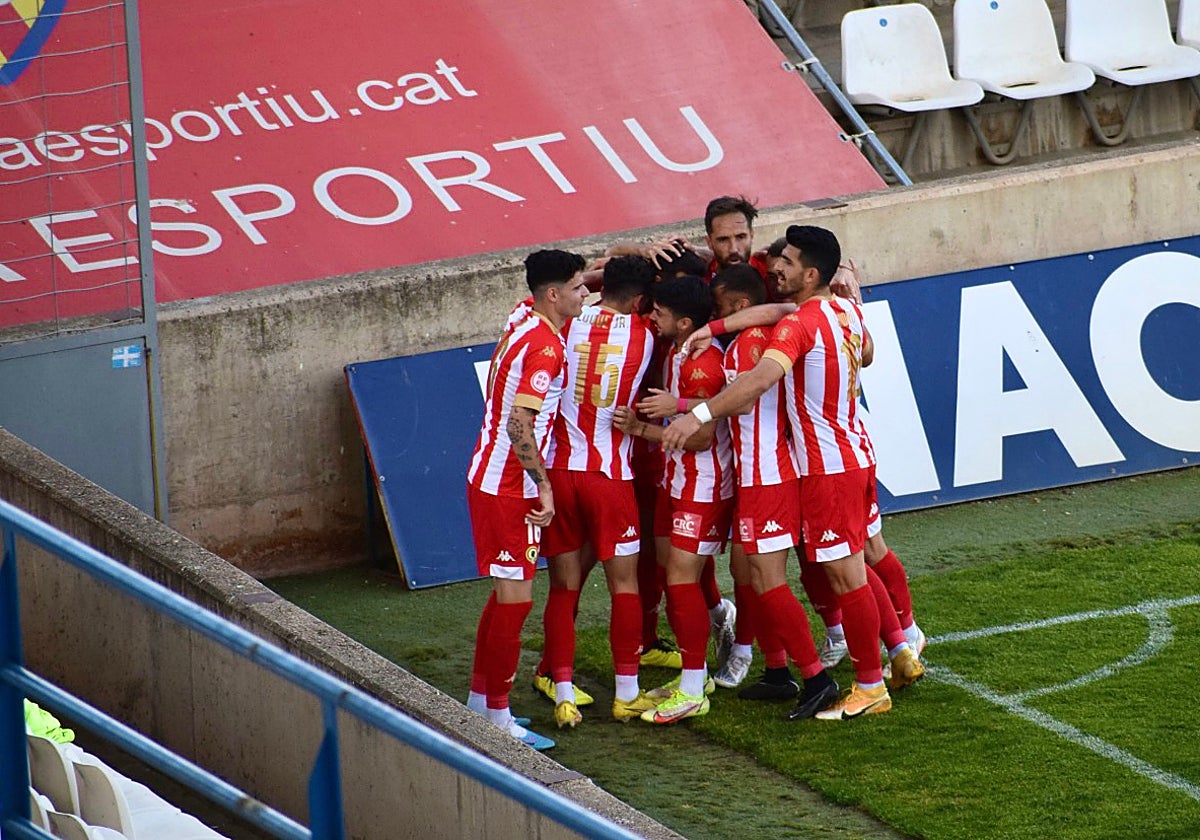 El Hércules celebra en Lleida el decisivo gol de Roger Riera
