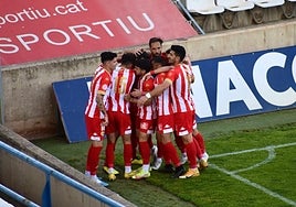 El Hércules celebra en Lleida el decisivo gol de Roger Riera