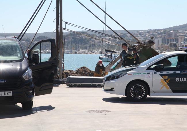 Uno de los cuerpos depositado en el Puerto de Dénia.