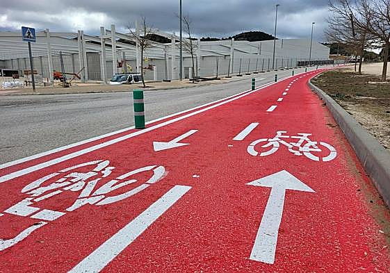 Vista de un carril bici en uno de los polígonos industriales de Castalla