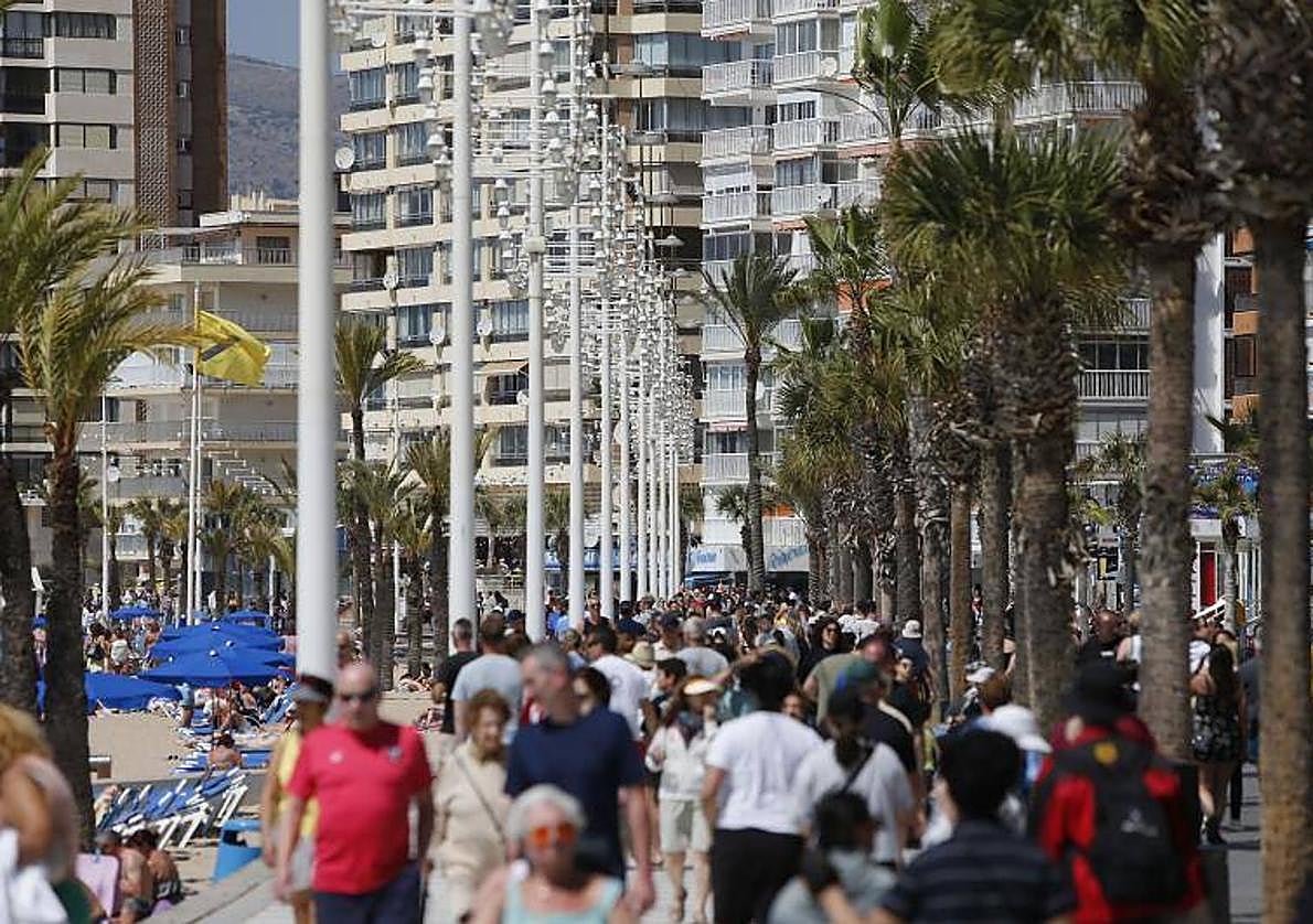 Vista general del paseo marítimo de Benidorm.