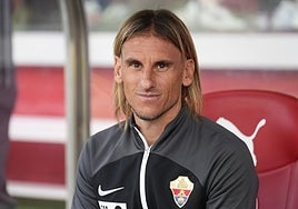 Beccacece, sonriente, en el banquillo de Montilivi