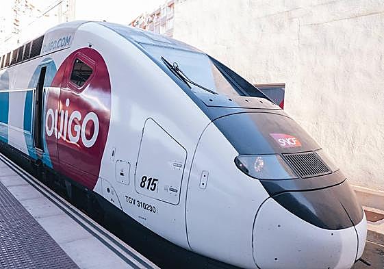 Llegada del tren de Ouigo a la estación de Alicante durante el día de la presentación de la compañía