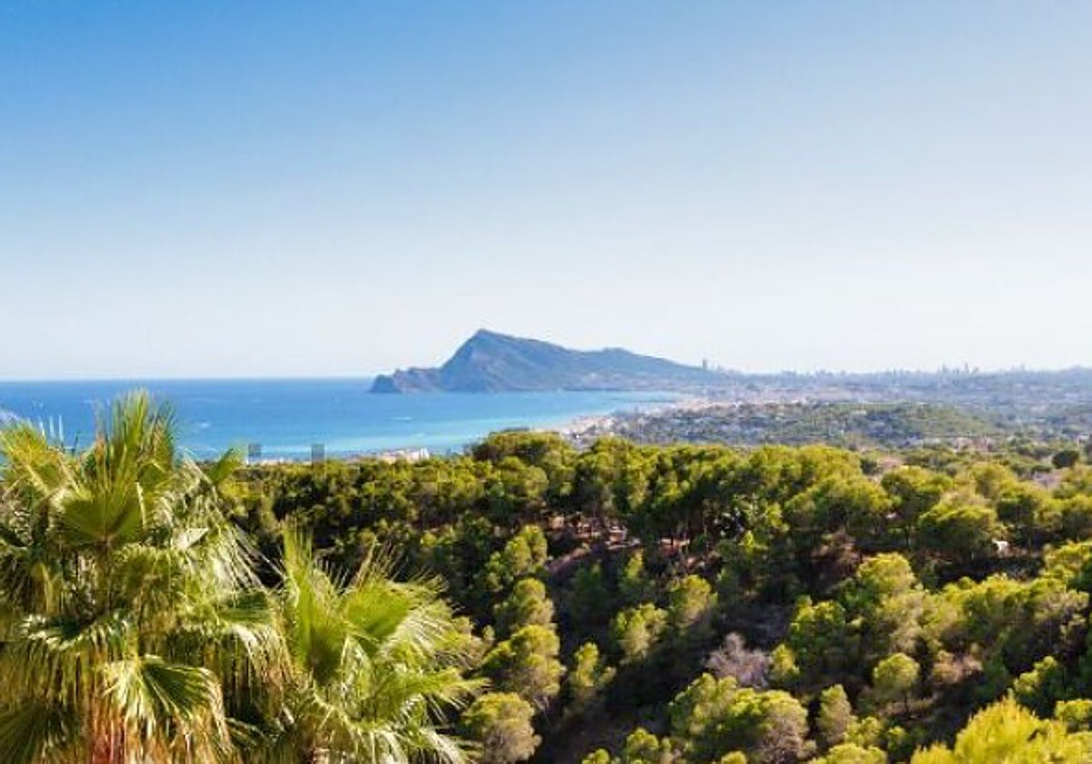Imagen de las vistas de las que disfrutan los vecinos de la sierra de Altea