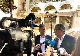 El portavoz del PP de Sanidad en Les Corts, José Juan Zaplana, y el presidente del partido a nivel provincial, Toni Pérez.