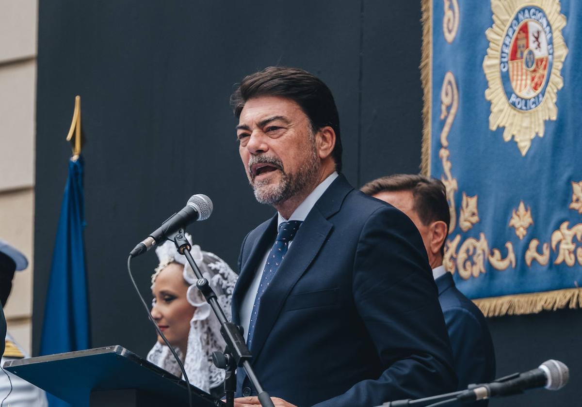 El alcalde Luis Barcala en el acto del Día del Cuerpo Nacional de Policía.