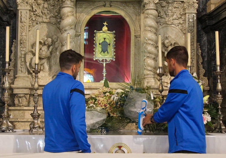 Ofrenda de los capitanes a la Santa Faz