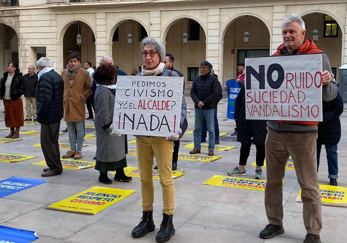 Manifestación de los vecinos contra el ruido.