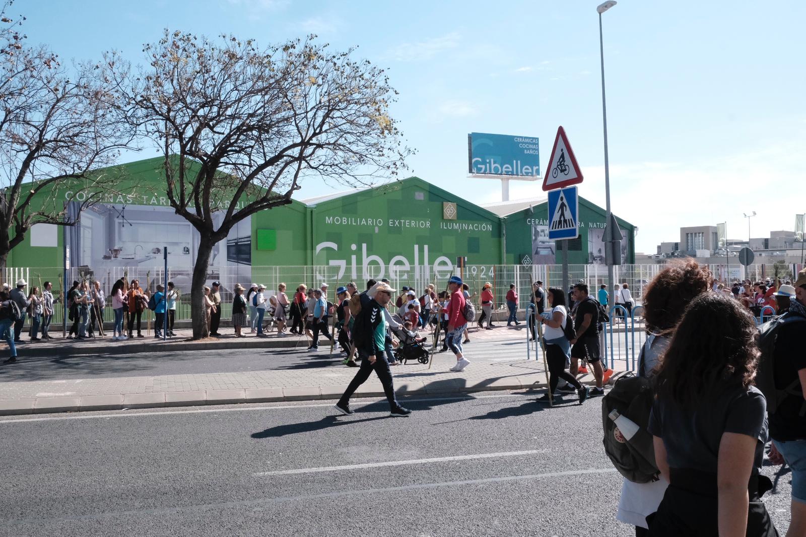 Búscate en las imágenes de la romería de la Santa Faz