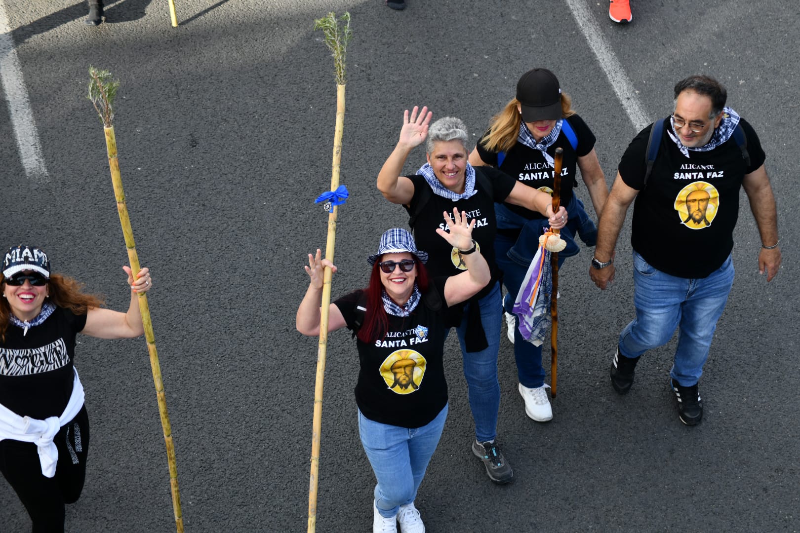 Búscate en las imágenes de la romería de la Santa Faz