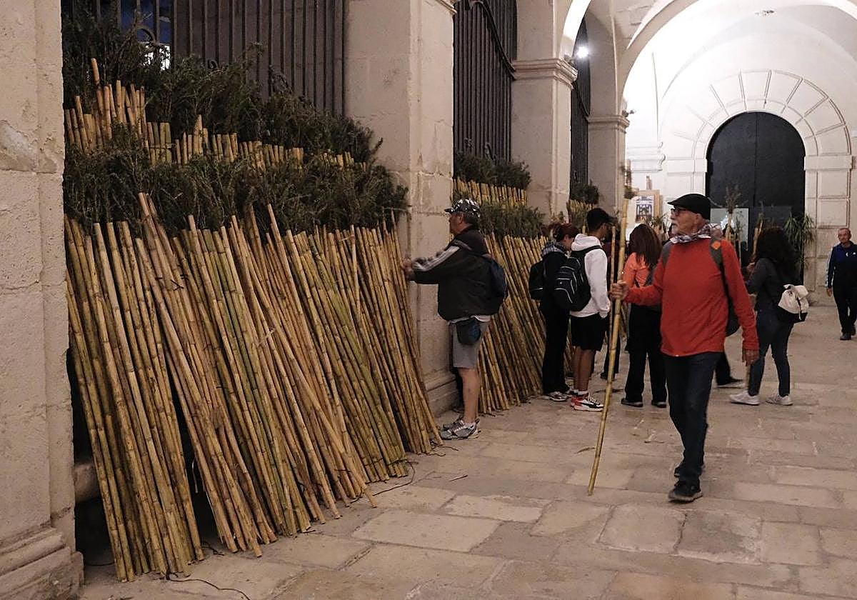 Los peregrinos, ya preparados para iniciar la Romería.