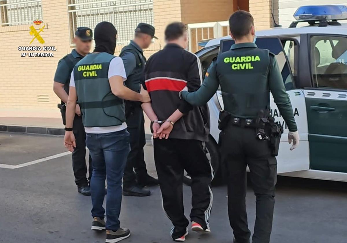 La Guardia Civil Detiene A Tras Implicados En El Tráfico De Drogas Tras Desmantelar Un 2964