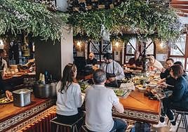 La barra del Nou Manolín llena de gente.