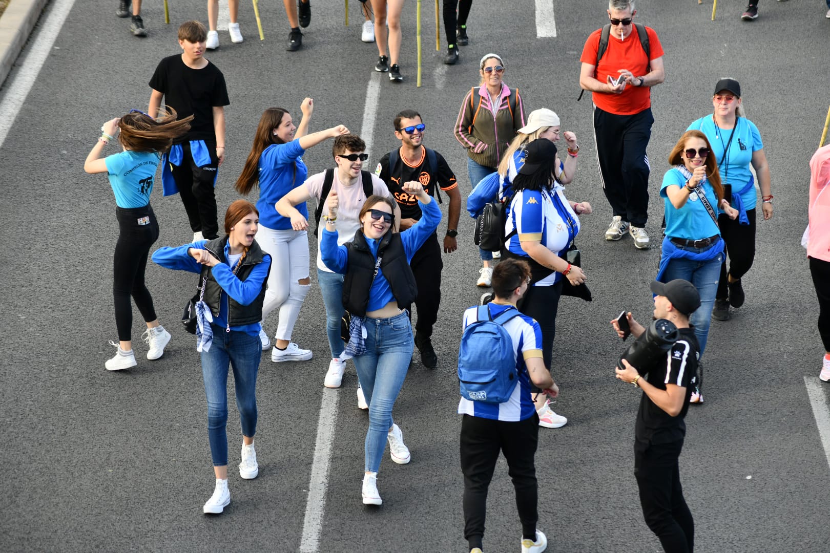 Búscate en las imágenes de la romería de la Santa Faz