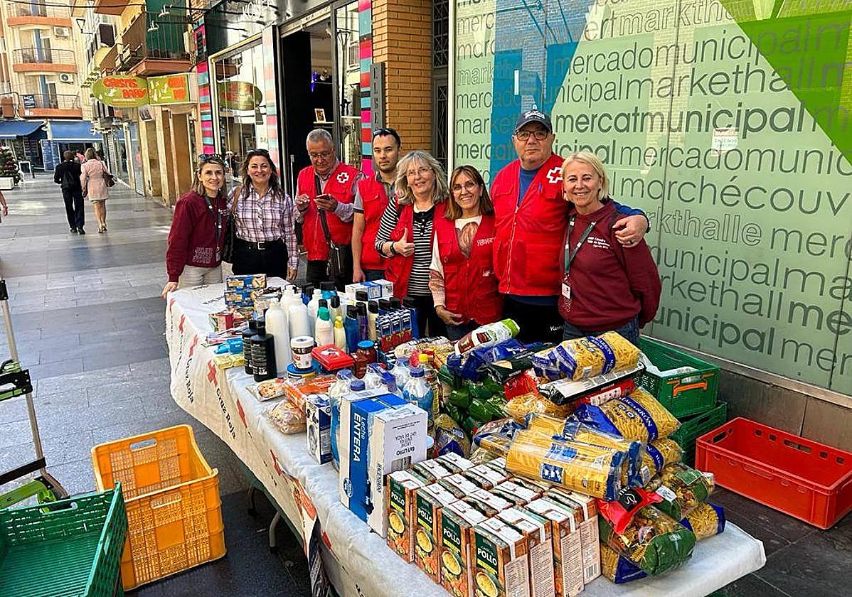 Recogida de alimentos organizada por UNED Benidorm.