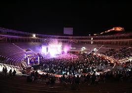 La plaza de Toros alberga a 5.000 asistentes en el Fogueres Fest.