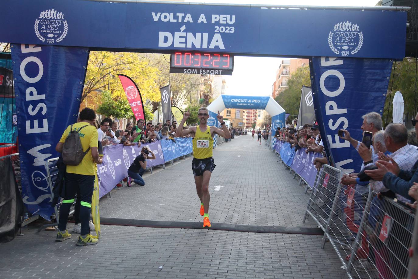Más de 2.000 personas corren en la Volta a Peu de Dénia