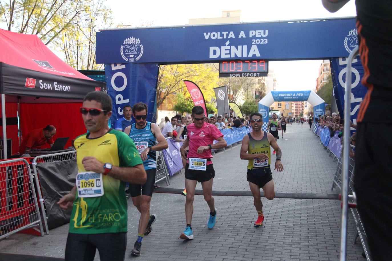 Más de 2.000 personas corren en la Volta a Peu de Dénia